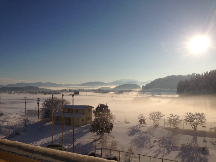 １０年に壱度の寒波で防草シートは雪の下