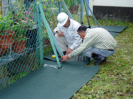 シート切込み部へ