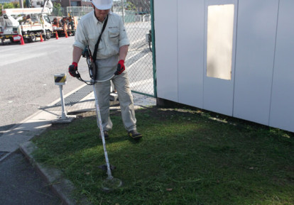 固まらない抑草土で雑草対策
