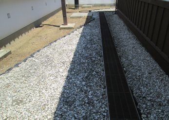 砂利下専用草なしシートの完成事例