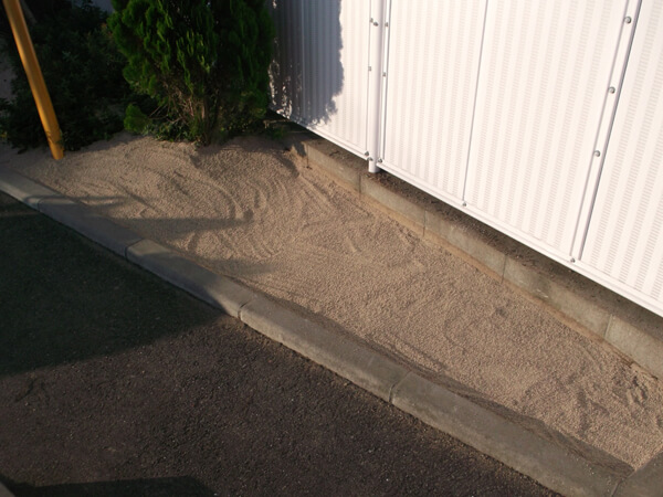 整地された防草土