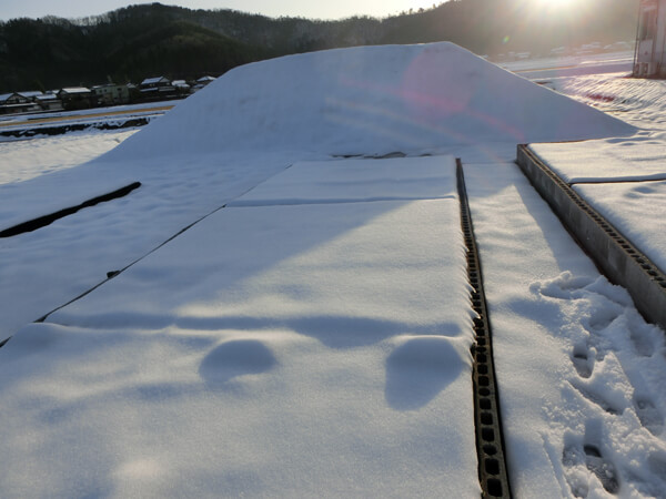 雪に覆われた試験場