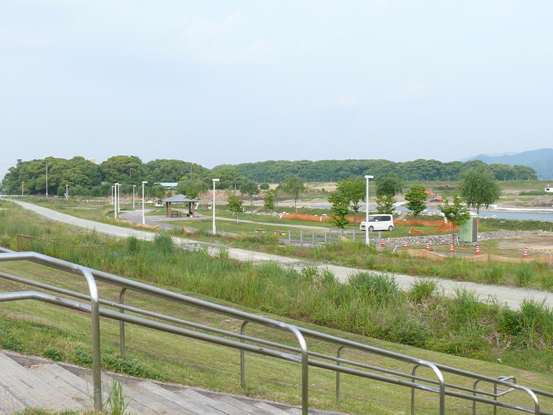 河川敷や公園
