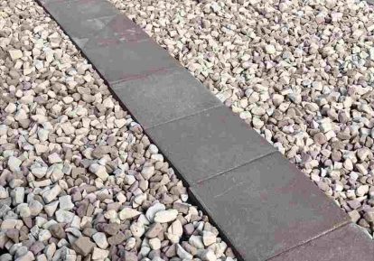 宅地の防草シート事例（お庭）