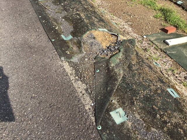 防草シートが破れている現場