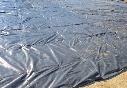 家屋を解体した更地の雑草対策｜おてがる草なしシートの施工事例
